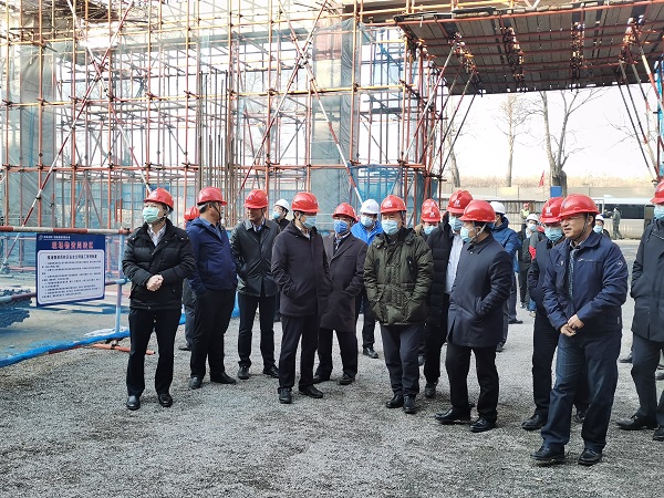1、MK(中国)一站式体育服务官网领导与华能集团领导参观施工现场.jpg 1、MK(中国)一站式体育服务官网领导与华能集团领导参观施工现场.jpg