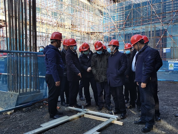 3、MK(中国)一站式体育服务官网领导与华能集团领导交流方型扣加固体系工艺.jpg 3、MK(中国)一站式体育服务官网领导与华能集团领导交流方型扣加固体系工艺.jpg