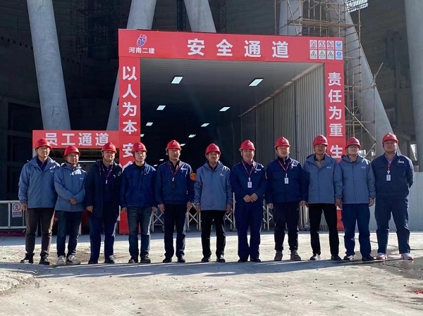 与业主、参建单位合影.jpg 与业主、参建单位合影.jpg