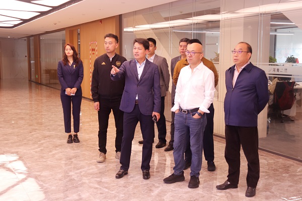 参观MK（中国）一站式体育服务官网19楼办公区.jpg