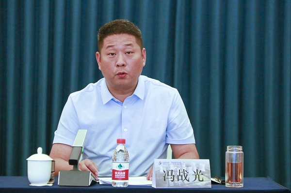 5MK（中国）一站式体育服务官网副总经理冯战光主持会议.JPG