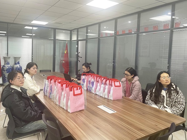 13静美公司召开庆“三八”妇女节座谈会.jpg 13静美公司召开庆“三八”妇女节座谈会.jpg