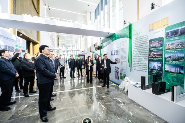 省、厅领导参观MK(中国)一站式体育服务官网展台 (2).jpg 省、厅领导参观MK(中国)一站式体育服务官网展台 (2).jpg